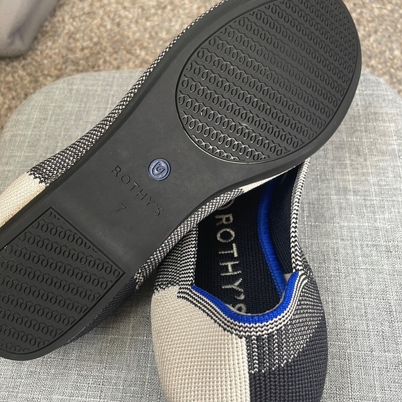 Rothy’s captoe flat, navy. Size 7 - Picture 2 of 2